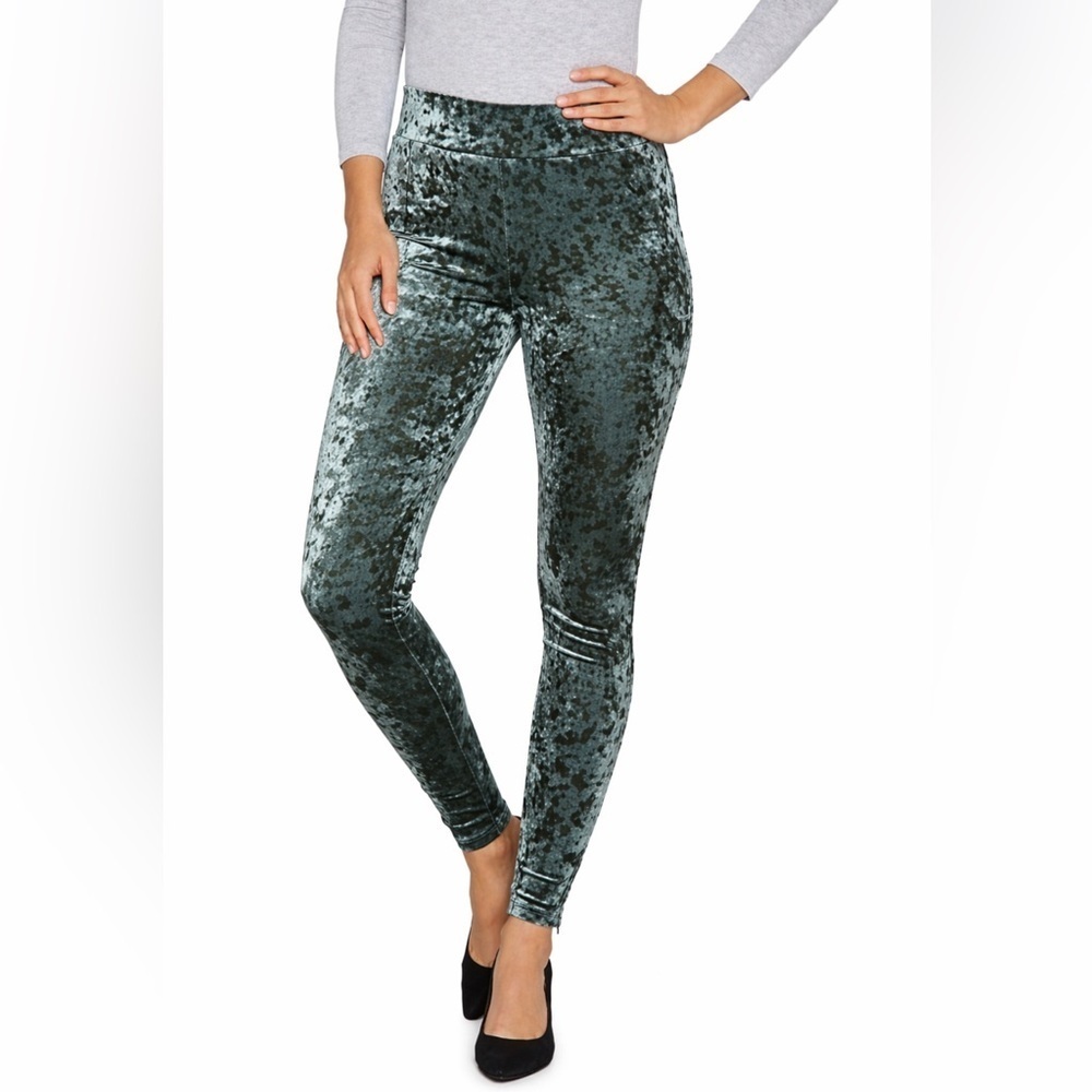 LOGO by Lori Goldstein Crushed Velvet Leggings
Size XL | 26” inseam green